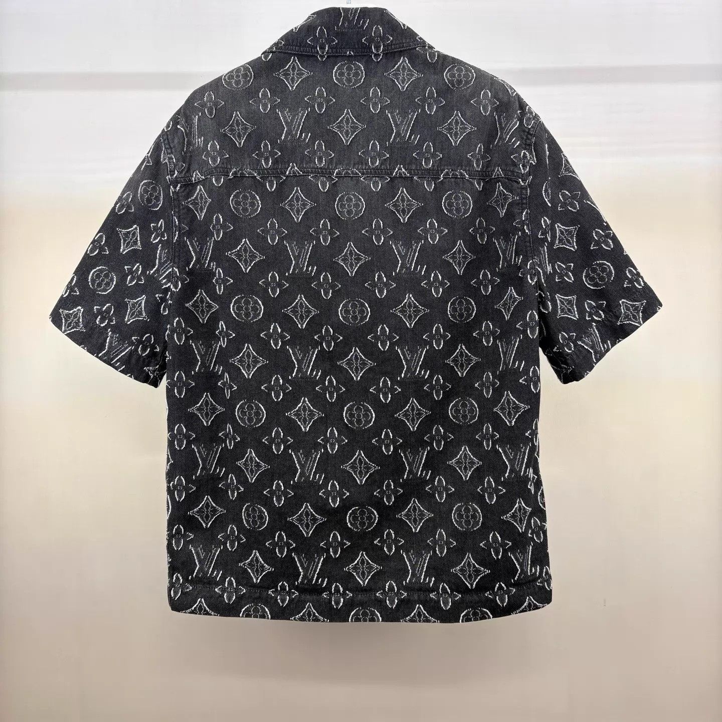 Louis Vuitton lv flocked allover print short tee M new w tags Size US M / EU 48-50 / 2 - 2 Thumbnail