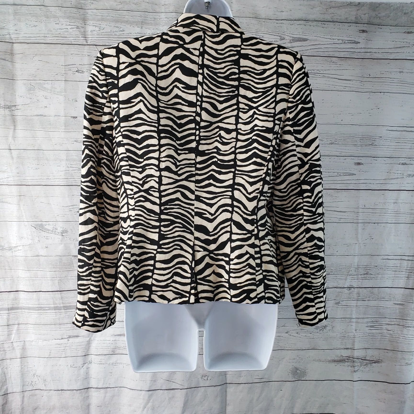 Calvin Klein Calvin Klein Blazer Womens Sz 10 Black Beige Animal Print Linen Blend 2 Button Size L / US 10 / IT 46 - 4 Thumbnail