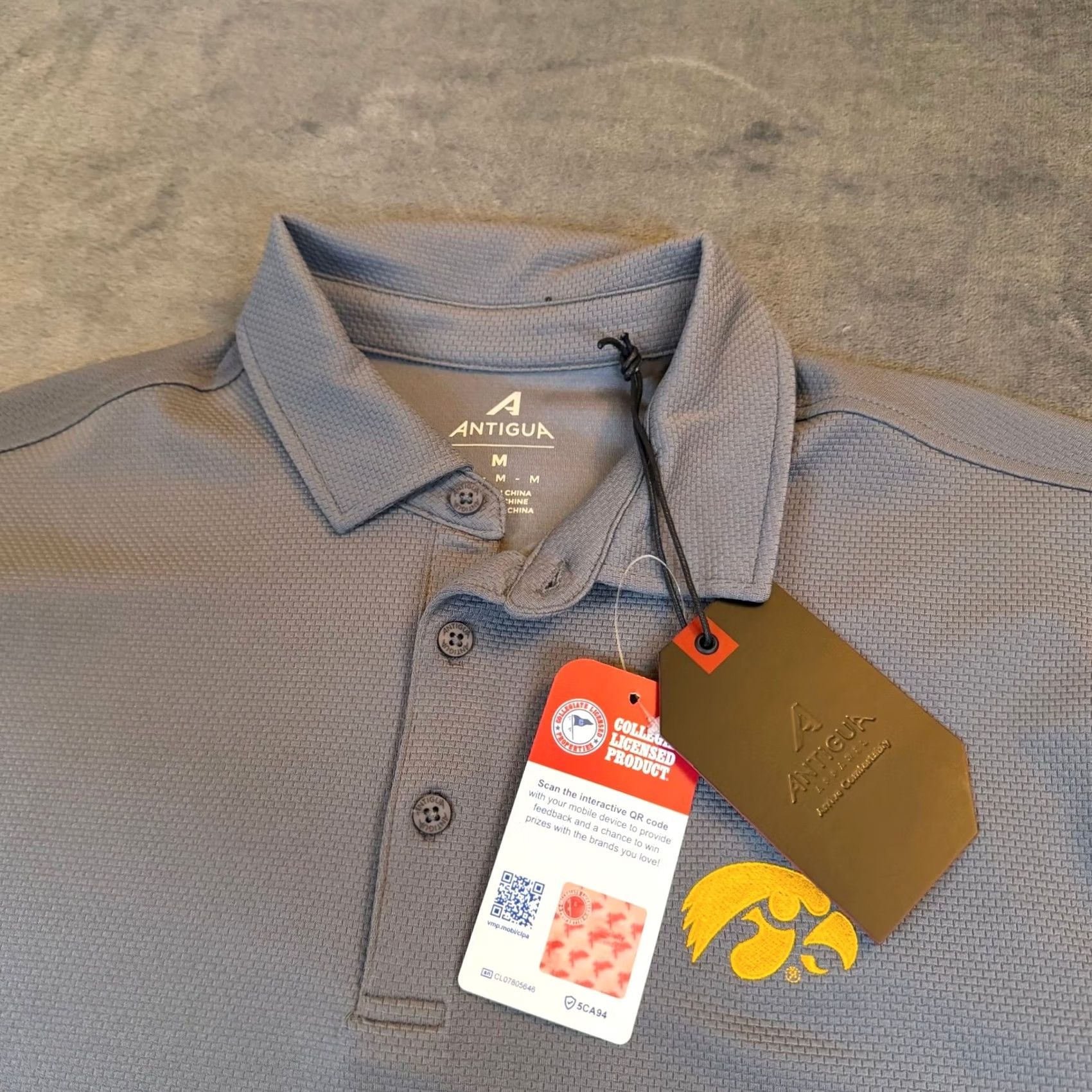 Vintage Antigua Mortal Polo Shirt Mens Medium Carbon Gray 105560 NWT Iowa Hawkeyes NCAA Collegiate Golf Performance Textured Polo Men’s Medium Carbon Gray Size US M / EU 48-50 / 2 - 2 Thumbnail