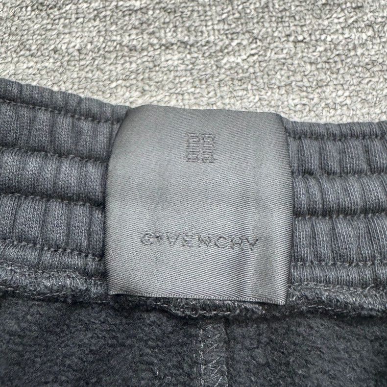 Other Givenchy SiseL Chain decorated print shorts Size US 29 - 2 Thumbnail