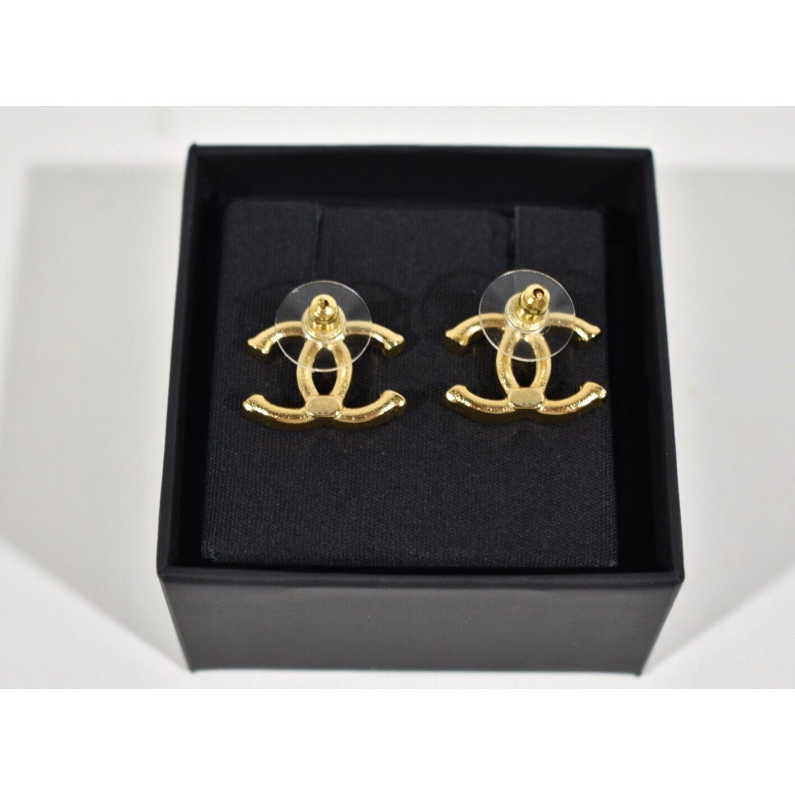Chanel Chanel Gold Hammered Interlocking Statement Stud Earrings Size ONE SIZE - 12 Thumbnail