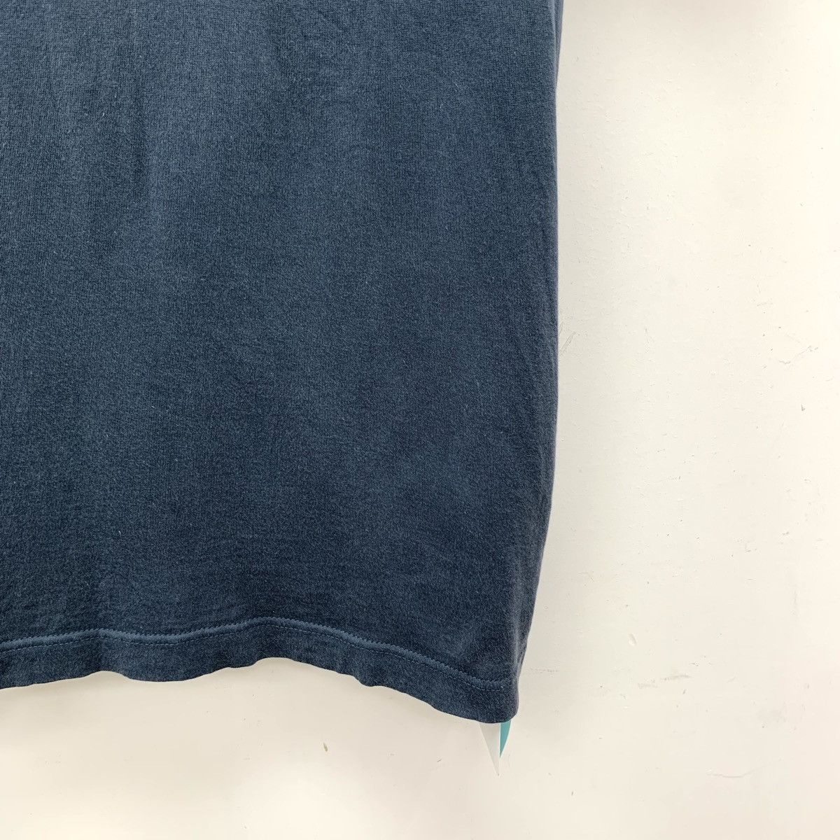 Louis Vuitton Louis Vuitton Logo Embroidered Cotton V-neck T-shirt K26WX Size XS / US 0-2 / IT 36-38 - 4 Thumbnail