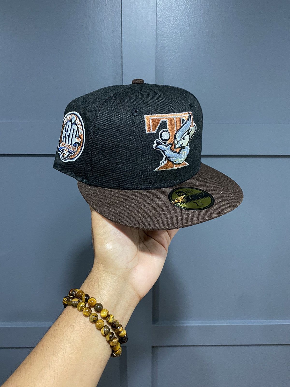 image of Mlb x New Era Sz 7 1/8 - Toronto Blue Jays New Era Fitted in Black/Brown, Men's