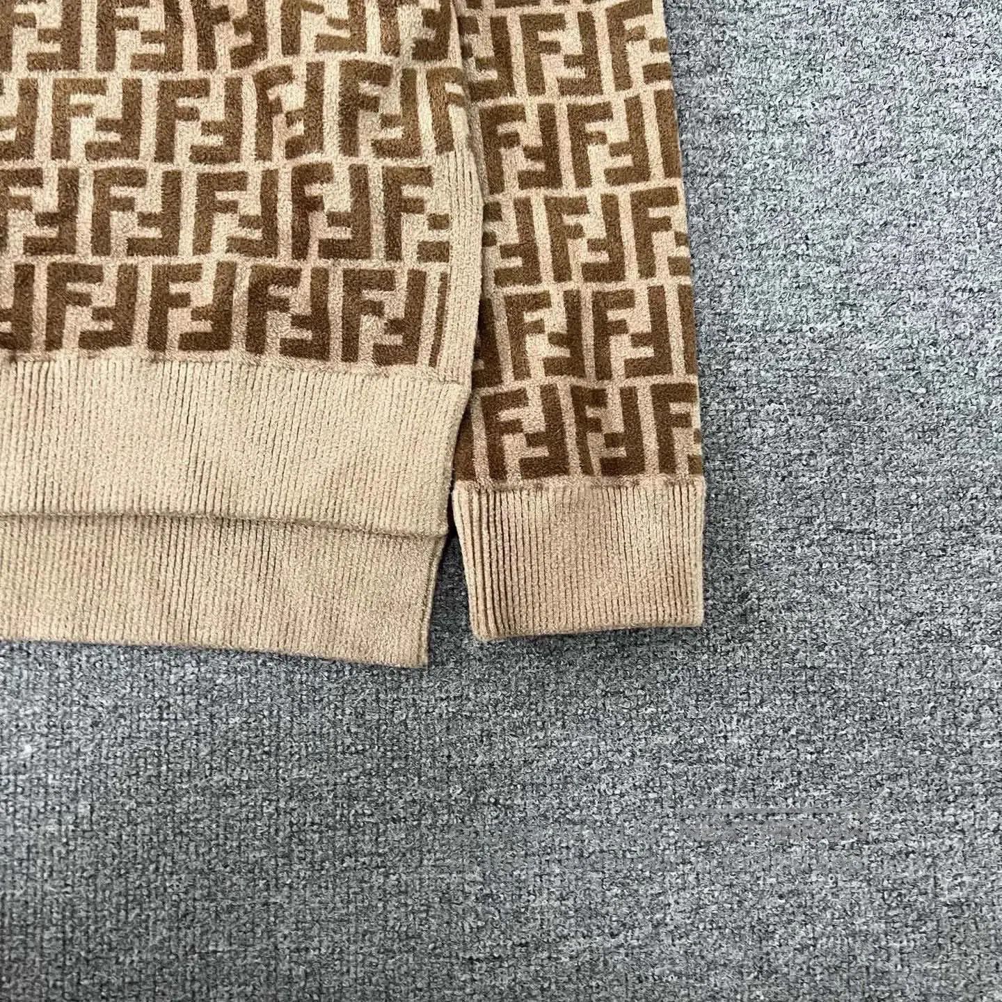 Fendi fendi classic logo patterned sweatshirt. Size US M / EU 48-50 / 2 - 4 Thumbnail