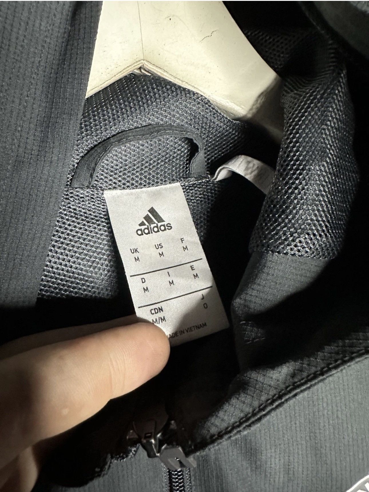 Adidas MANCHESTER UNITED 2017/2018 FOOTBALL HOODED JACKET ADIDAS M Size US M / EU 48-50 / 2 - 7 Thumbnail