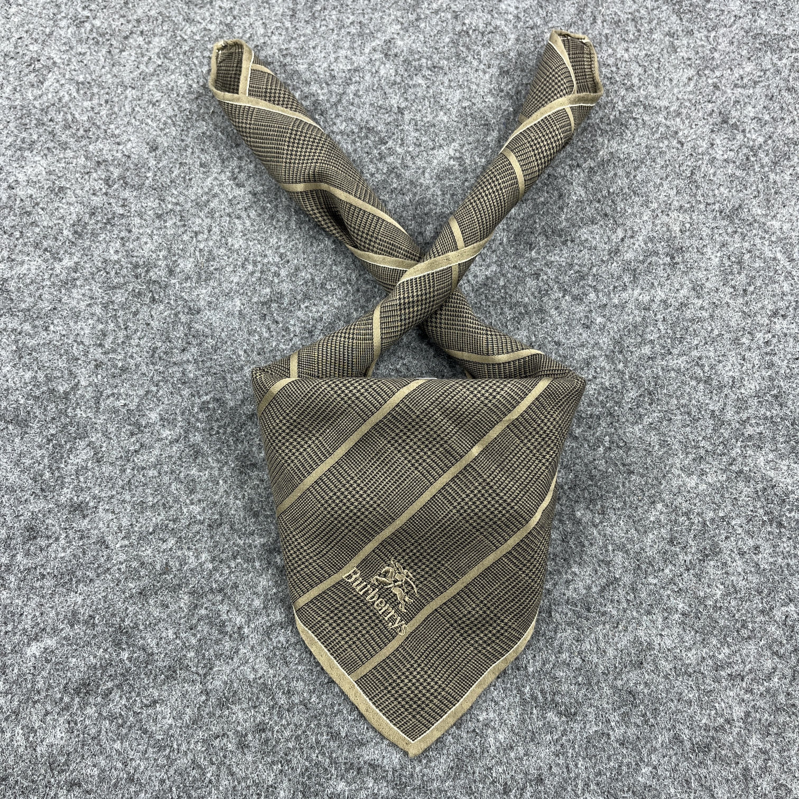 Burberry Burberry Handkerchief / Bandana / Neckerchief B992 Size ONE SIZE - 1 Thumbnail