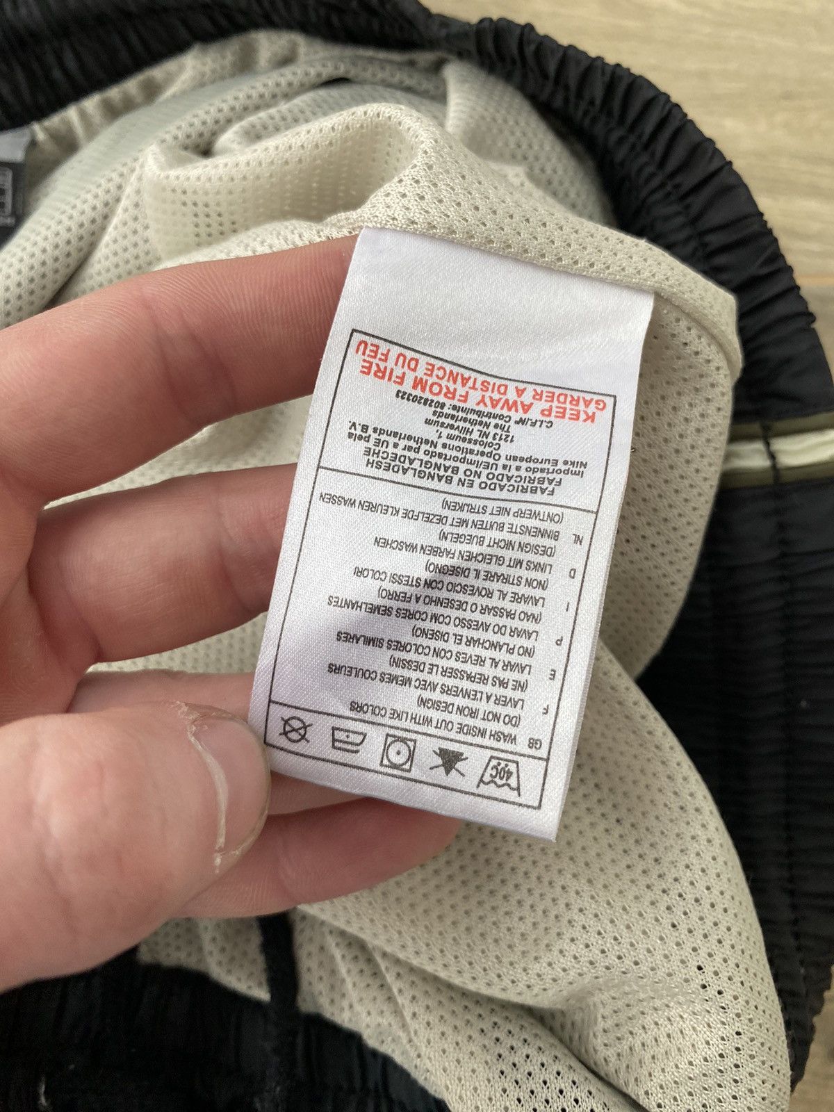Nike Vintage Nike Nylon Baggy Sweatpants Size US 37 - 9 Thumbnail