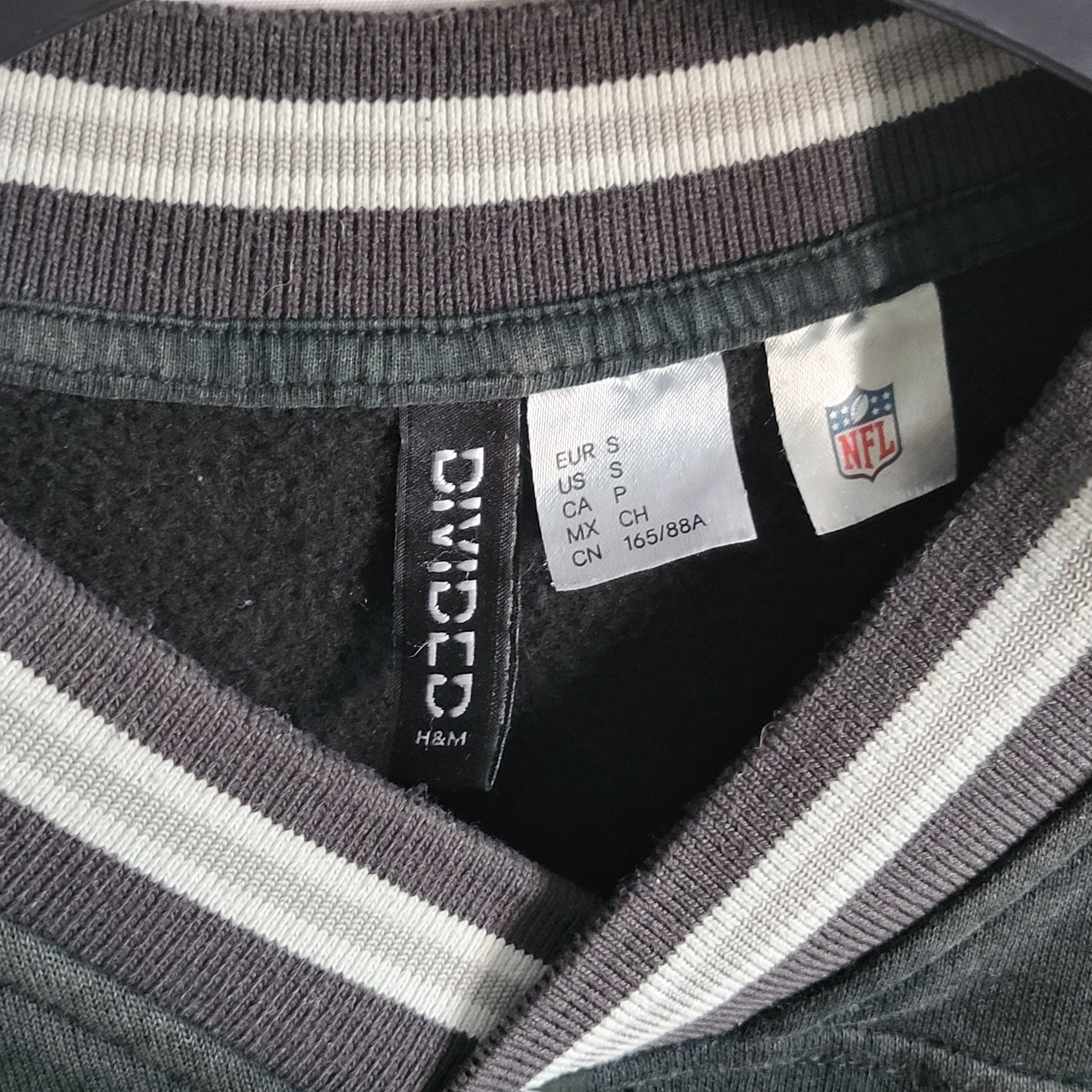 Divided Oakland Raiders Sweatshirt size S but fit L Size US S / EU 44-46 / 1 - 3 Thumbnail