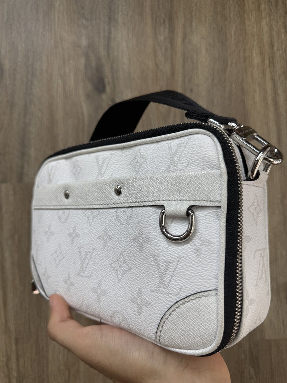 Louis Vuitton Louis Vuitton White Monogram Shoulder Bag Size ONE SIZE - 4 Thumbnail