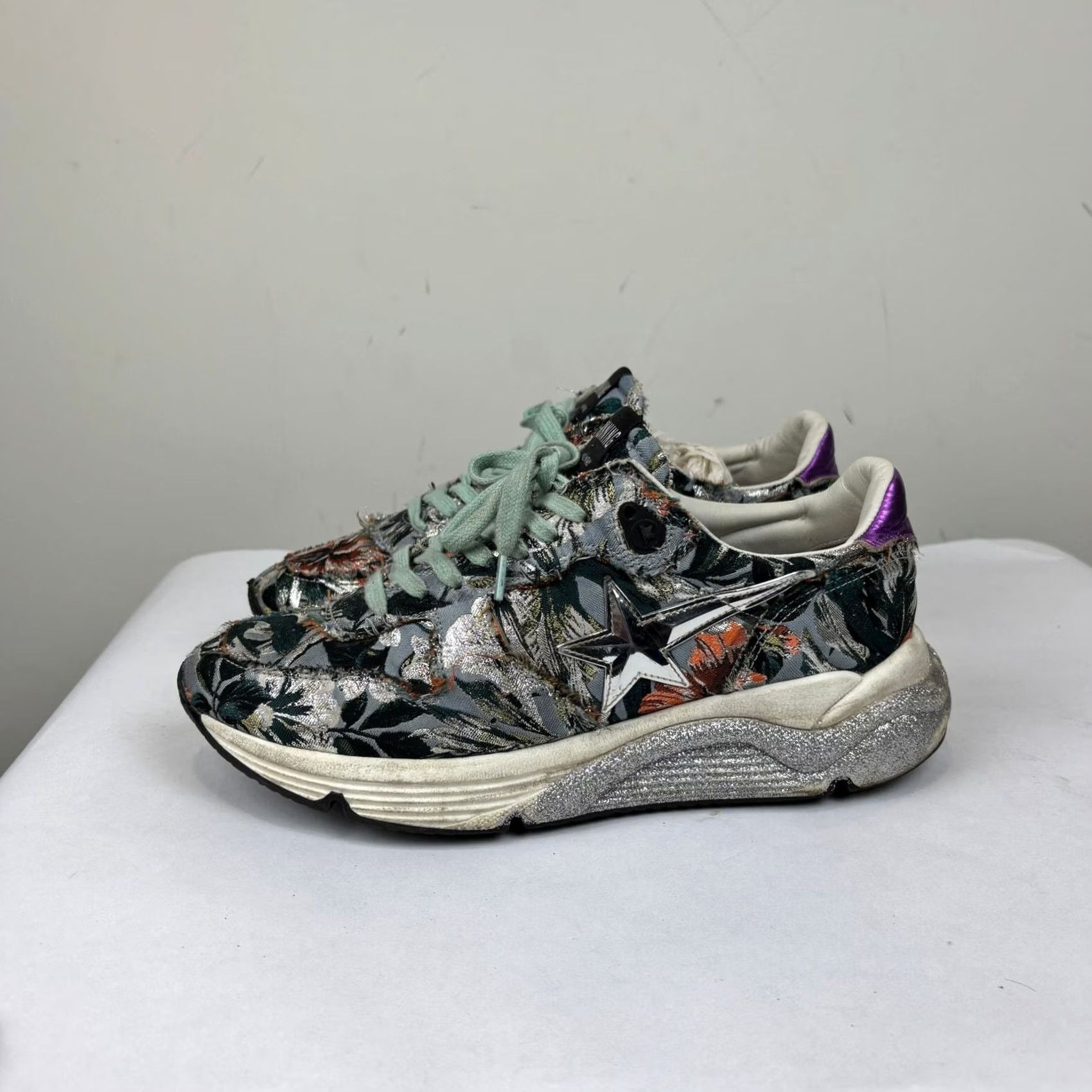 Golden Goose Golden Goose Running Floral Low Top Sneakers Shoes Women’s 9 Multicolor Women 39 / 9 Mens? Size M / US 6-8 / IT 42-44 - 5 Thumbnail