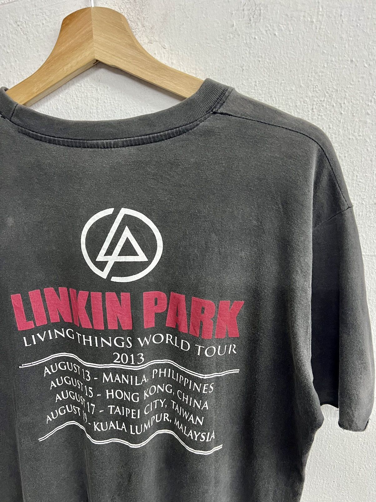 Band Tees × Vintage Rare THRASHED Linkin Park Living Things World Tour Tee Size US M / EU 48-50 / 2 - 12 Thumbnail