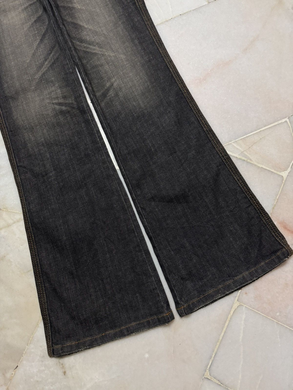Tornado Mart BELL BOTTOM VINTAGE JAPANESE MUDWASHED FLARE DARK DENIM Size US 29 - 7 Thumbnail