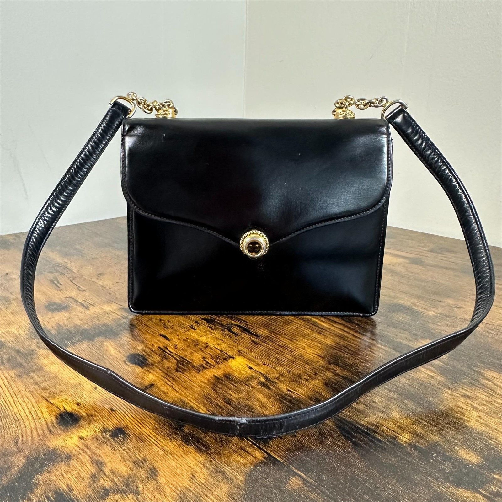 Gucci Vintage Gucci Black Leather Shoulder Bag With Crest Charm Size ONE SIZE - 1 Thumbnail