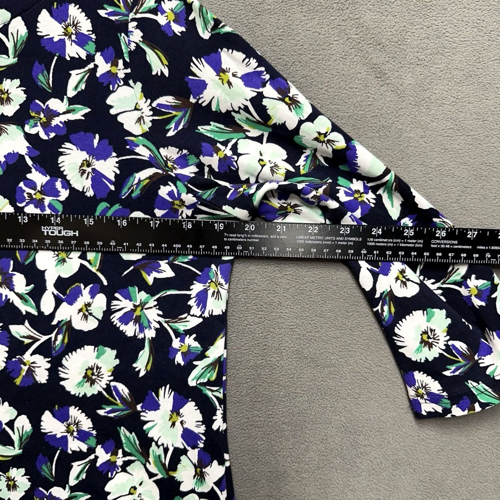 Croft & Barrow Croft & Barrow Blouse Womens PM Petite Blue Floral 3/4 Sleeve Boat Neck EUC Size M / US 6-8 / IT 42-44 - 6 Thumbnail