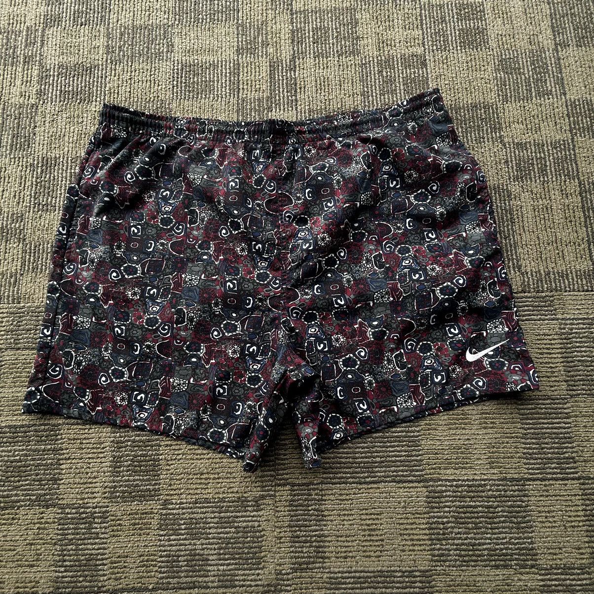 Vintage Vintage 90’s Nike Abstract Goemetric Print Swoosh Shorts Size US 38 / EU 54 - 1 Thumbnail