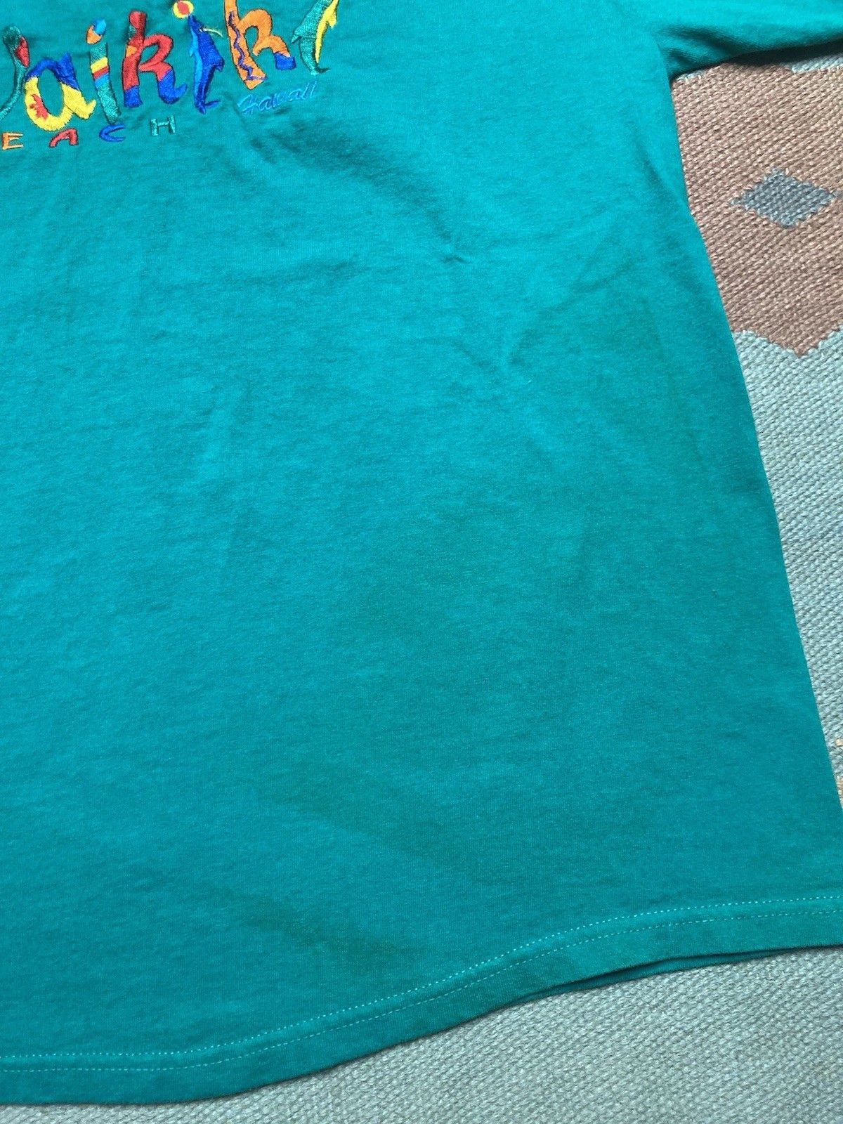Vintage 90s t shirt Waikiki beach Hawaii ocean palm tree dolphin L Size US L / EU 52-54 / 3 - 3 Thumbnail