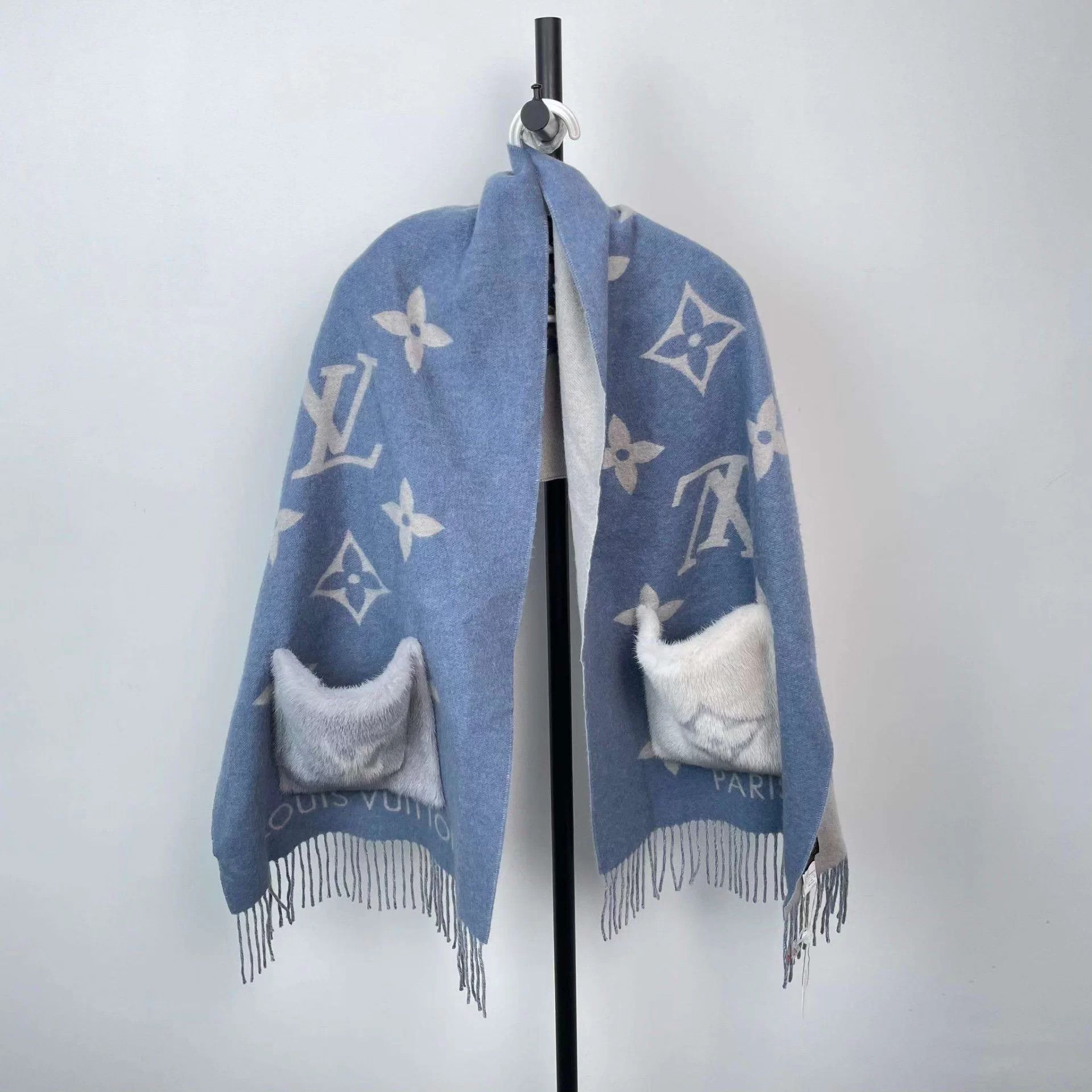 Louis Vuitton LV cashmere mink blocked scarf gray blue Size ONE SIZE - 1 Thumbnail