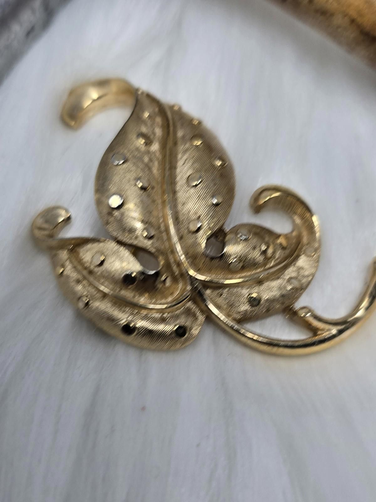 Other CROWN TRIFARI VINTAGE GOLD TONE SPECKLED LEAF BROOCH Rare Size ONE SIZE - 1 Thumbnail