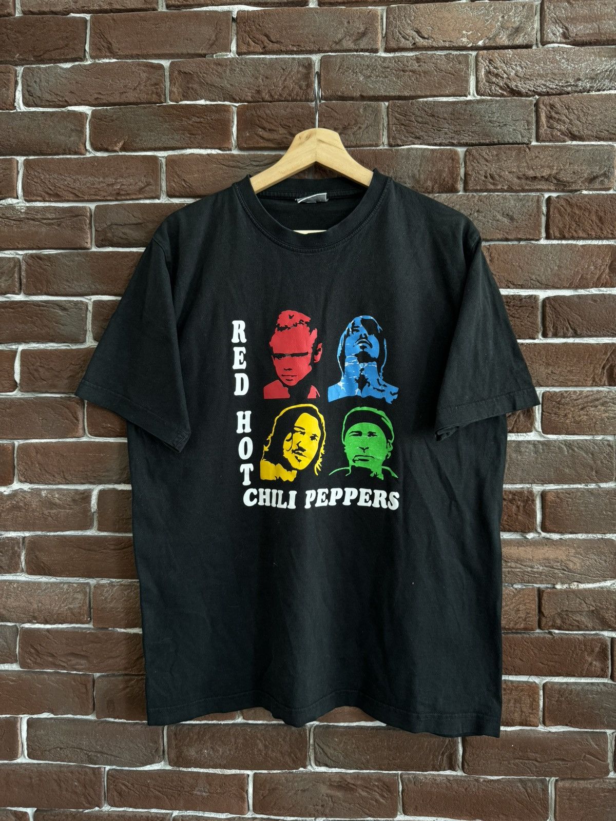 Band Tees Rare 00s vintage Red Hot Chilli Peppers Rock Band Tour Tee Size US L / EU 52-54 / 3 - 1 Thumbnail