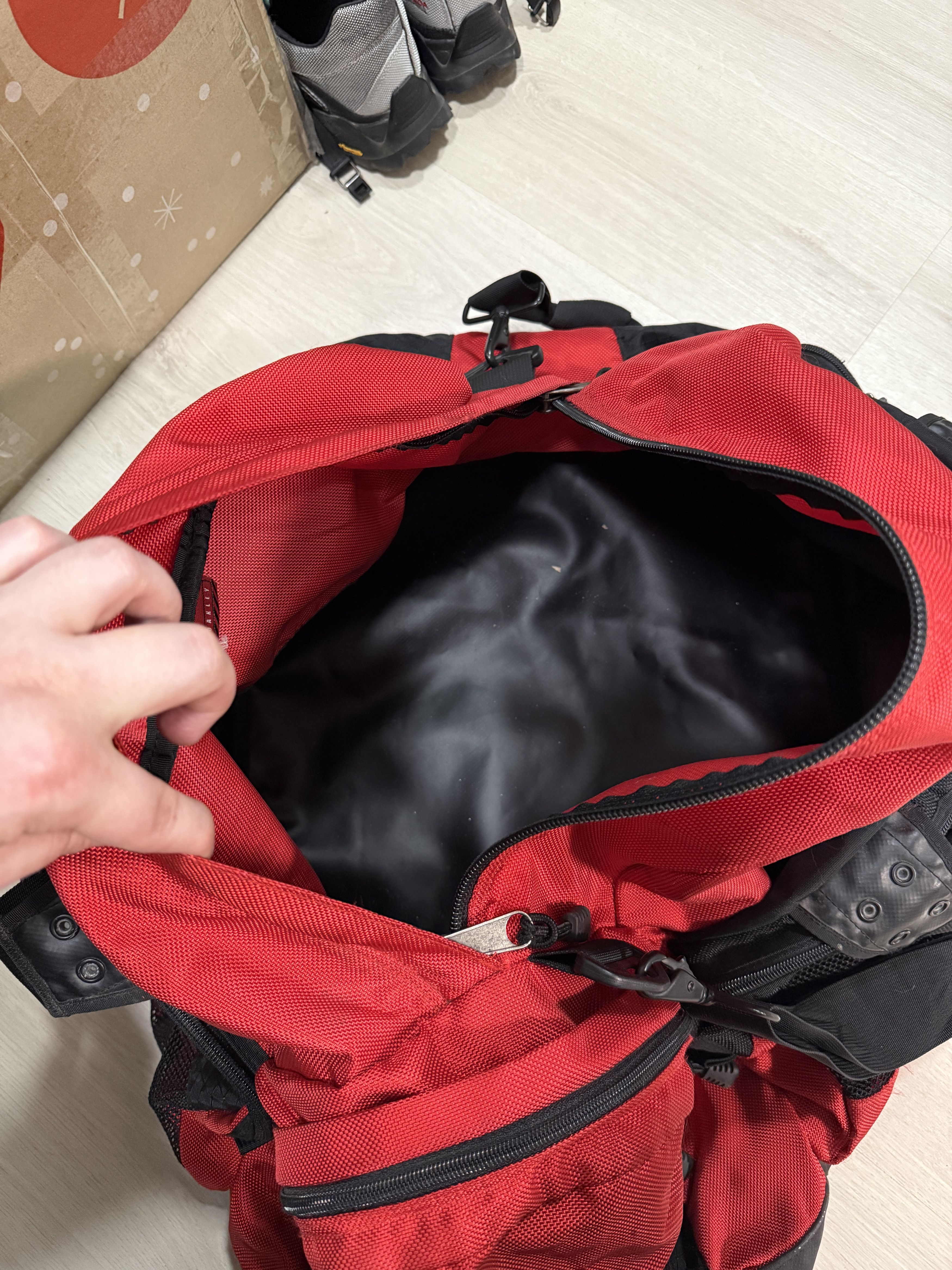 Oakley × Vintage Vintage Y2K Oakley Icon 2.0 Duffle Bag Size ONE SIZE - 20 Thumbnail