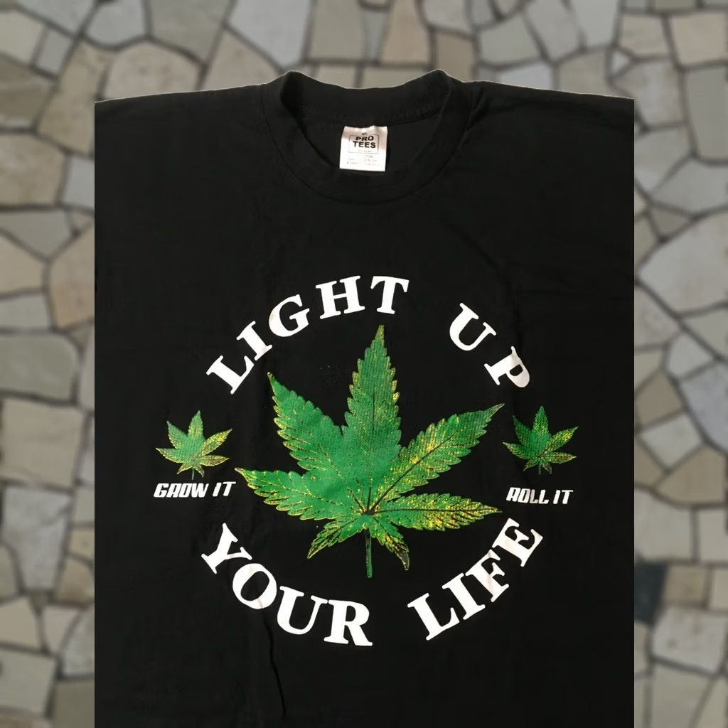 Vintage pro tees SF Weed Leaf Cannabis Marijuana Tree Leaf Black T-Shirt Mens XL Size US XL / EU 56 / 4 - 1 Thumbnail