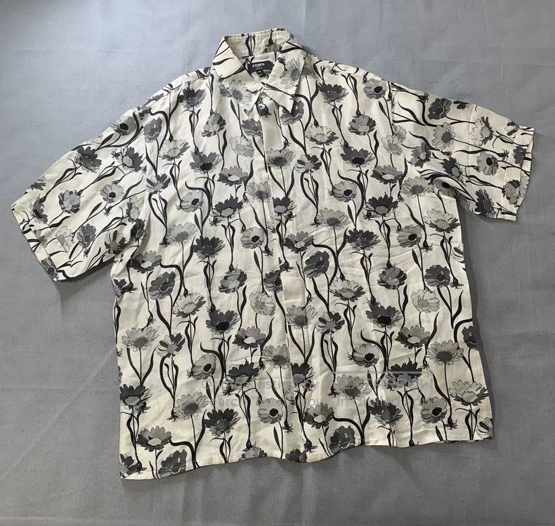 Fendi Fendi size 39 Runway silk shirt with floral print Size US L / EU 52-54 / 3 - 1 Thumbnail