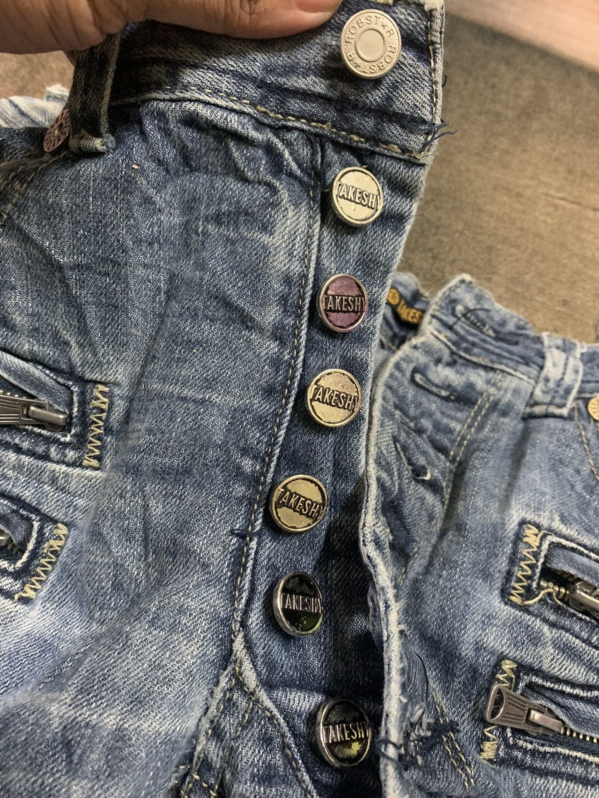 Japanese Brand DISTRESSED PUNK SLIM JEANS LOT OF BUTTON BY TAKESHY KUROSAWA Size US 31 - 6 Thumbnail