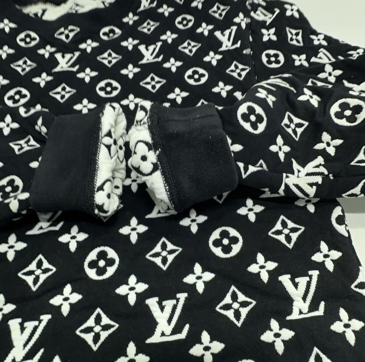Louis Vuitton Louis Vuitton Full Monogram Jacquard Crewneck sweatshirt Size US XS / EU 42 / 0 - 7 Thumbnail