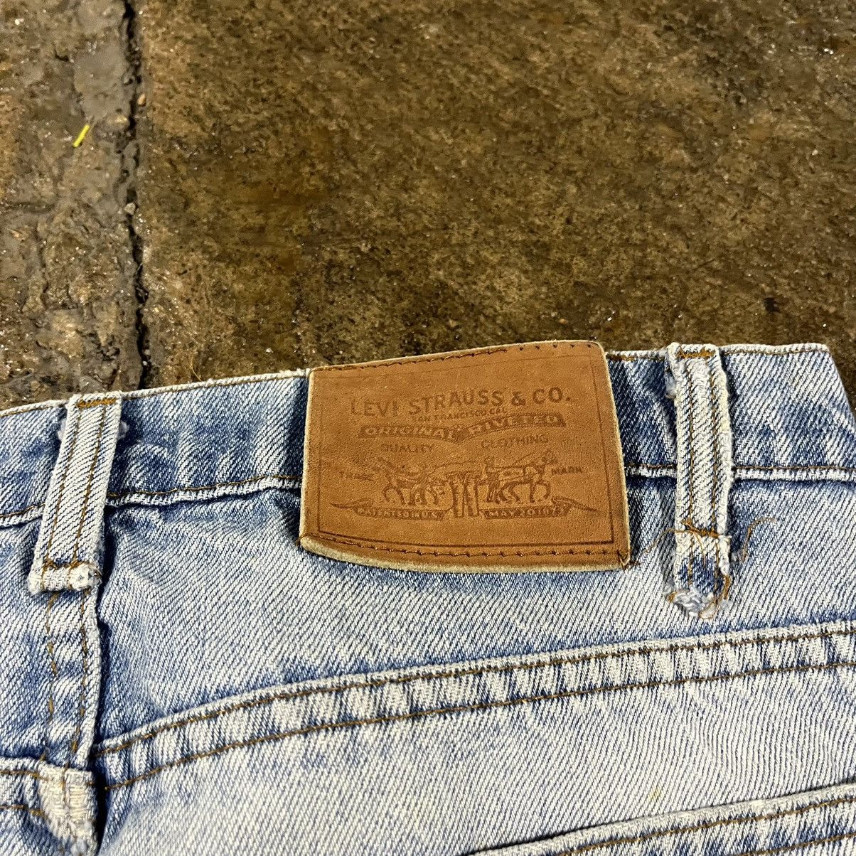 Levi's × Vintage Crazy Vintage Levi's Faded Light Wash Essential Jeans Size US 31 - 7 Thumbnail