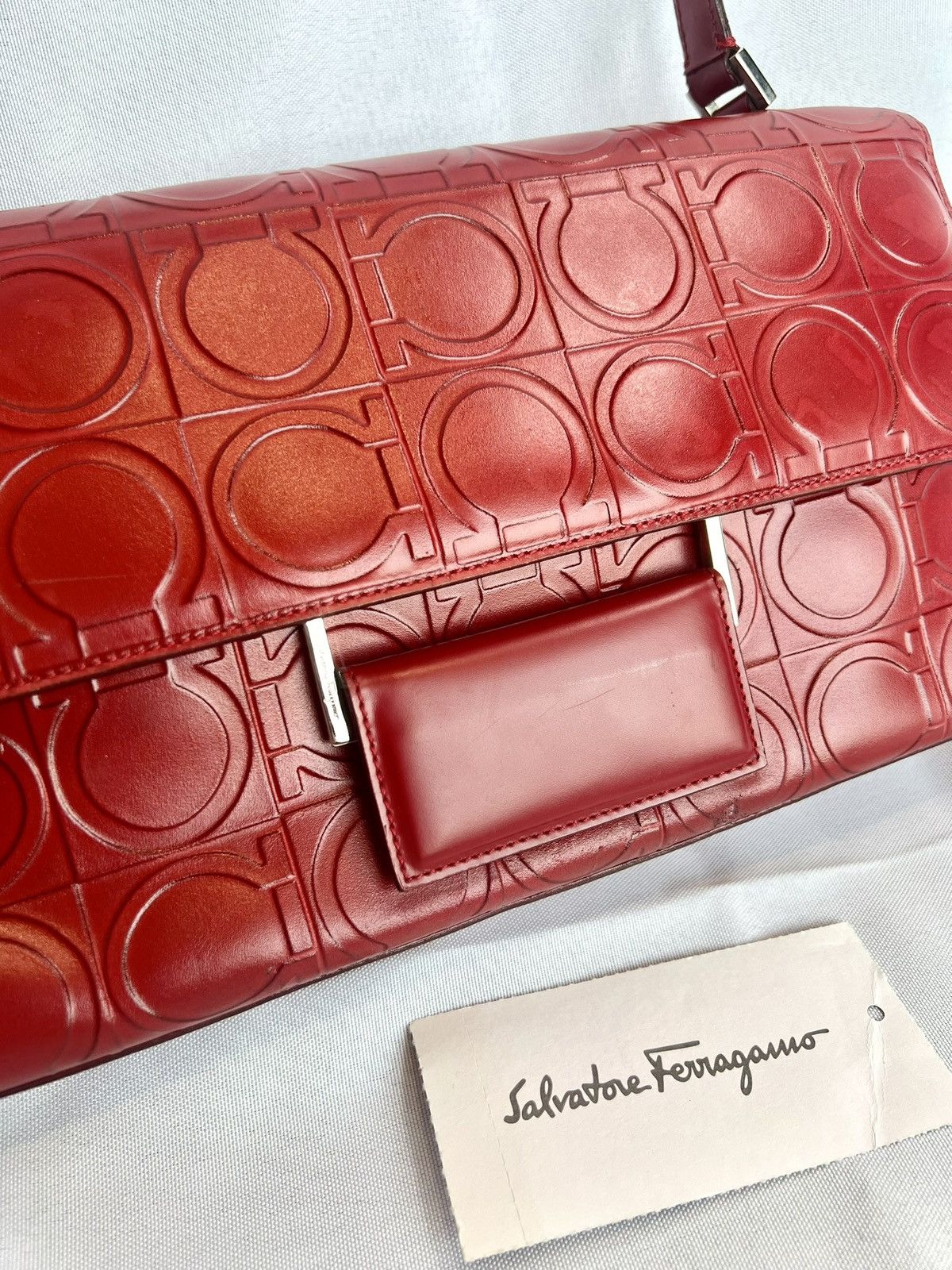 Salvatore Ferragamo Ferragamo Red Gancini Embossed Leather Shoulder Bag Size ONE SIZE - 3 Thumbnail