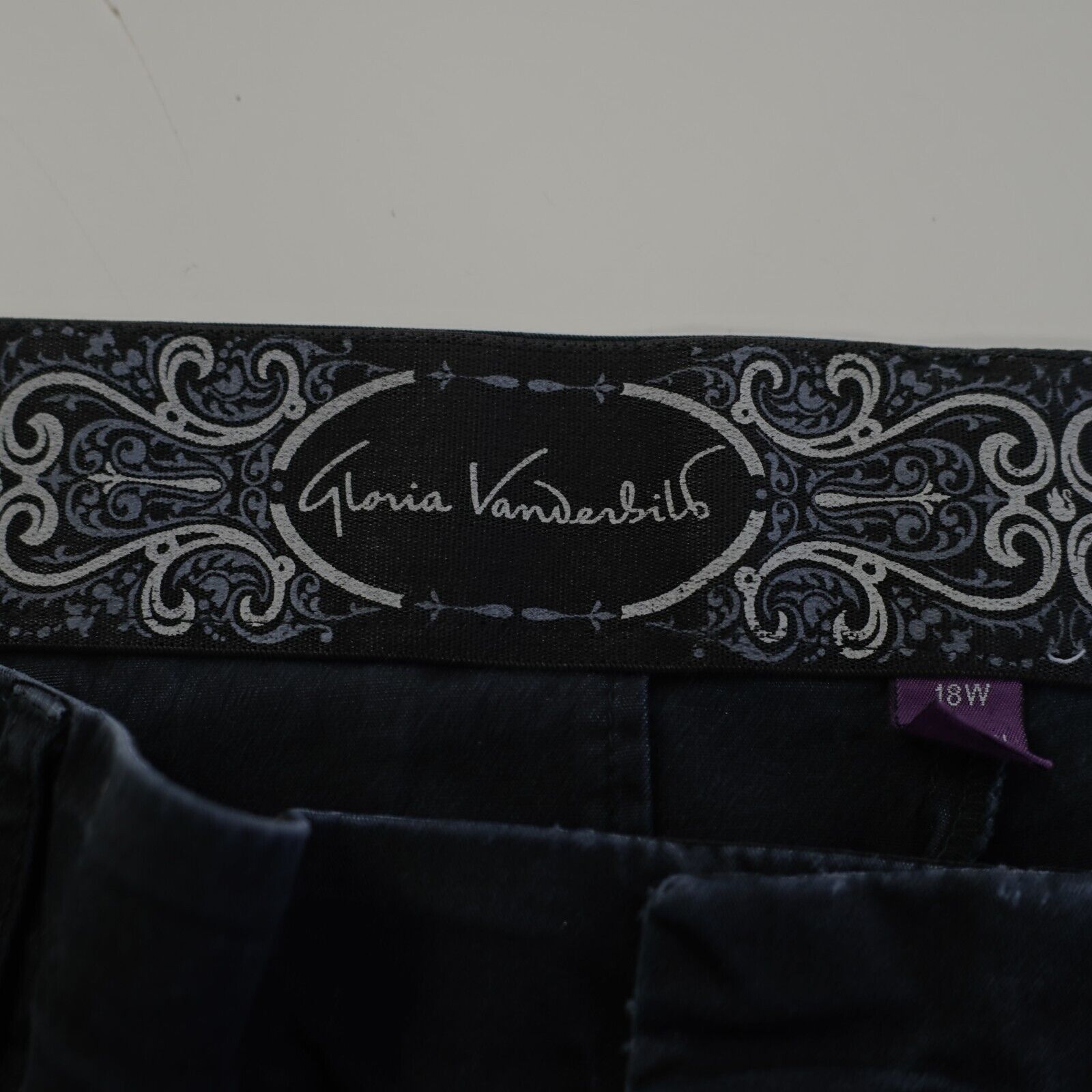 Gloria Vanderbilt Gloria Vanderbilt Black Elastic Waist Chino High Rise Pants Size 40" / US 18 - 5 Thumbnail