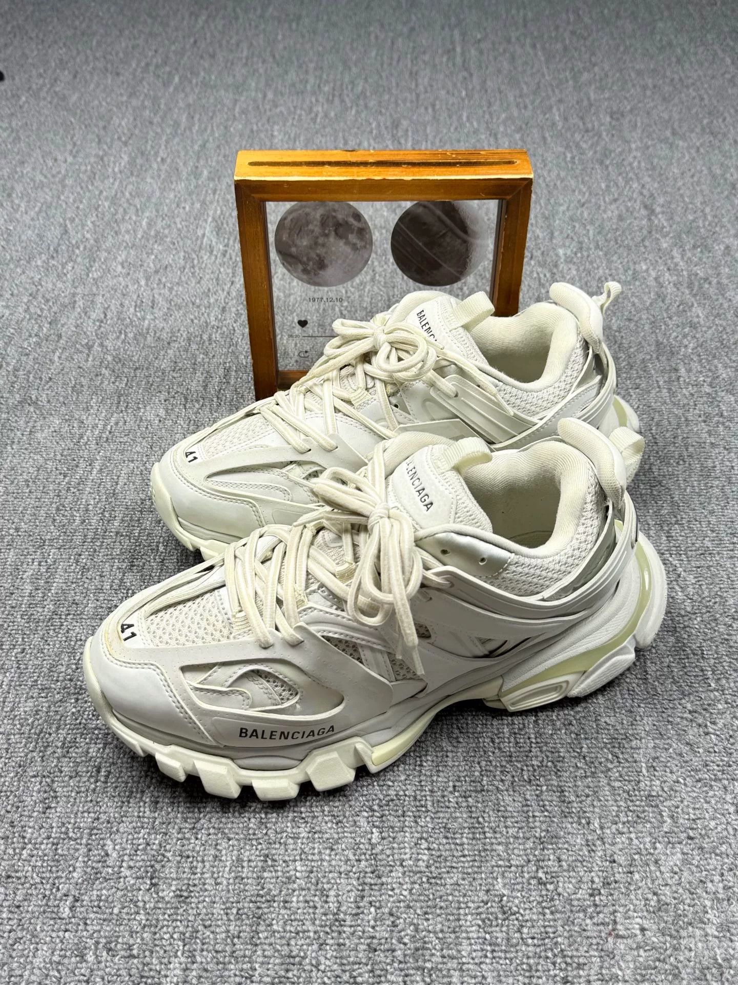 Balenciaga Balenciaga White Lowtop Sneakers 8 Men Size US 8 / EU 41 - 1 Thumbnail