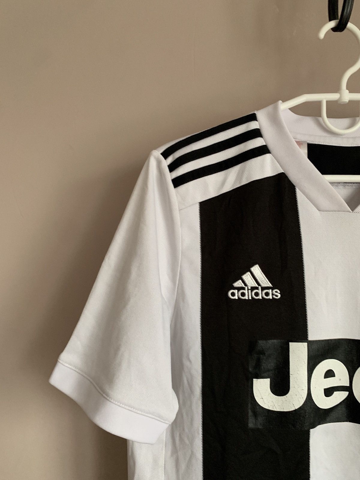 Adidas Juventus 2019 Home Football Shirt Adidas Soccer Jersey Sz S Size US S / EU 44-46 / 1 - 3 Thumbnail
