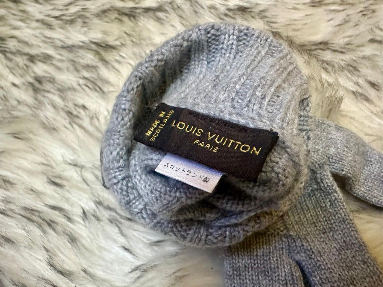 Louis Vuitton Authentic Louis Vuitton Neo Petite Damier Cashmere Glove Size ONE SIZE - 5 Thumbnail