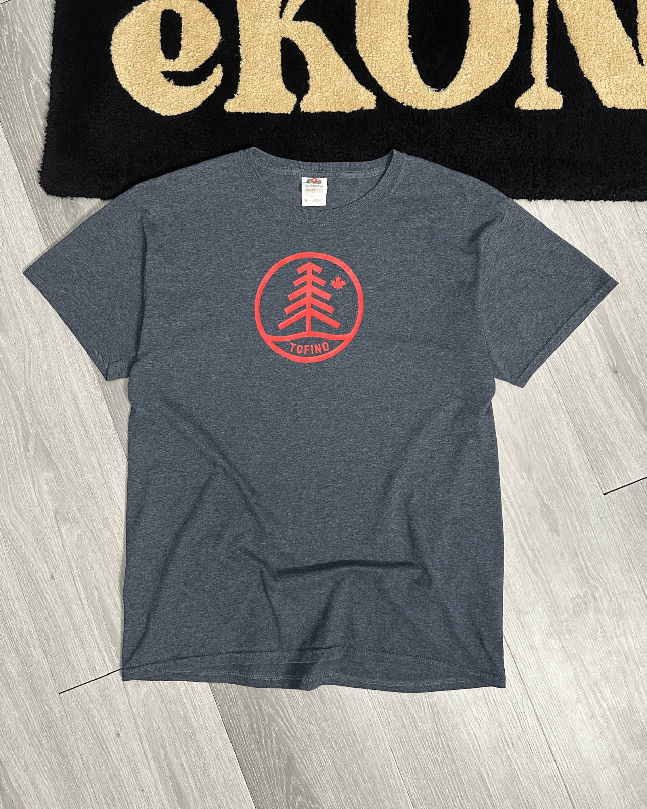 Fruit Of The Loom × Vintage Vintage Fruit of the Loom Tofino BC T-Shirt - Size Medium Size US M / EU 48-50 / 2 - 1 Thumbnail
