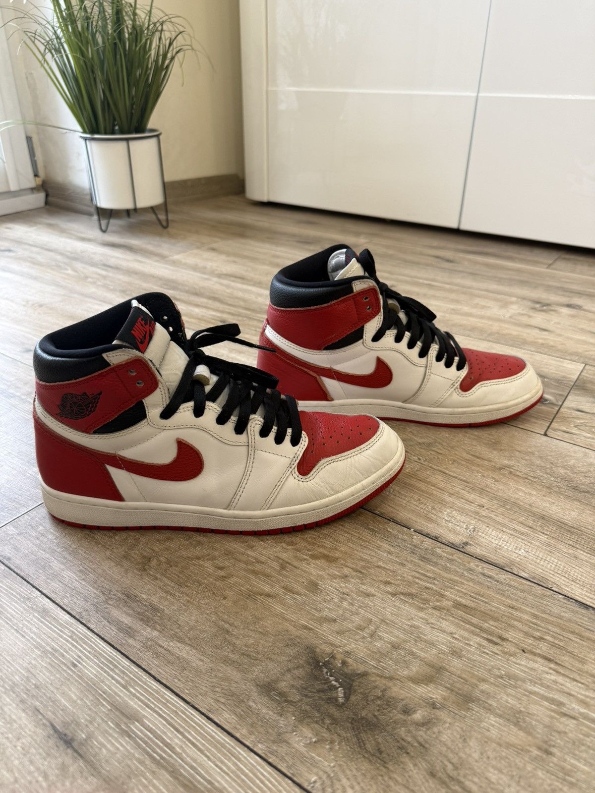Jordan Brand Nike Air Jordan 1 Retro High OG Heritage Red/White Size US 8 / EU 41 - 5 Thumbnail