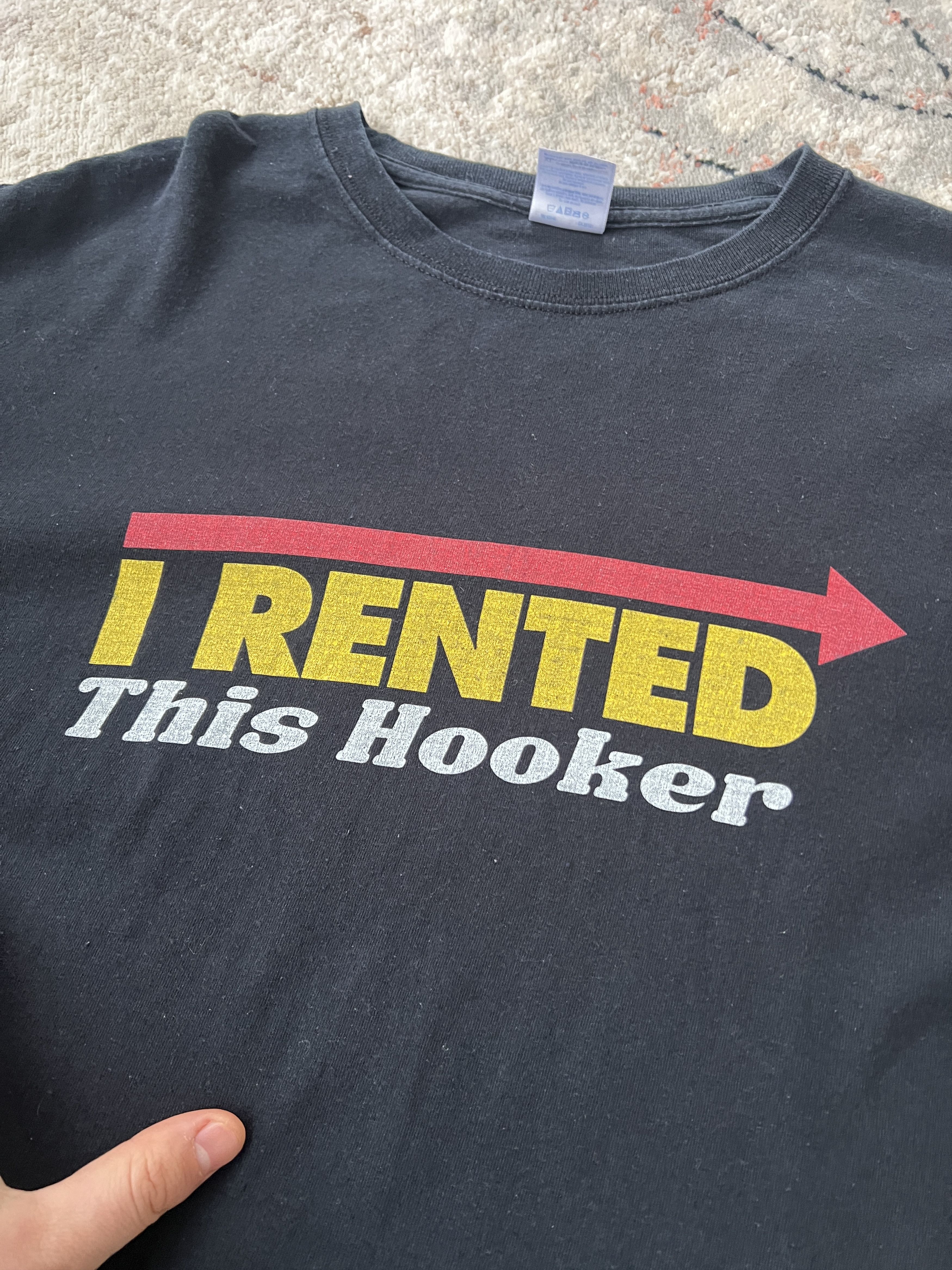 Gildan I Rented This Hooker Vintage Tee Size US XL / EU 56 / 4 - 2 Thumbnail