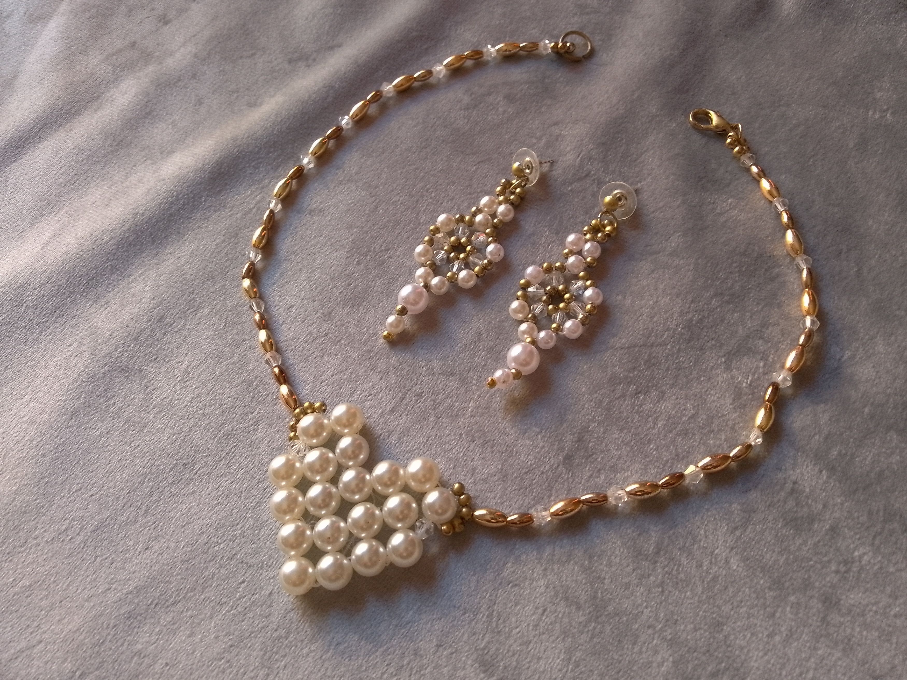 Handmade Necklace Pearls Heart Golden Pattern Crystals Earrings Size ONE SIZE - 1 Thumbnail