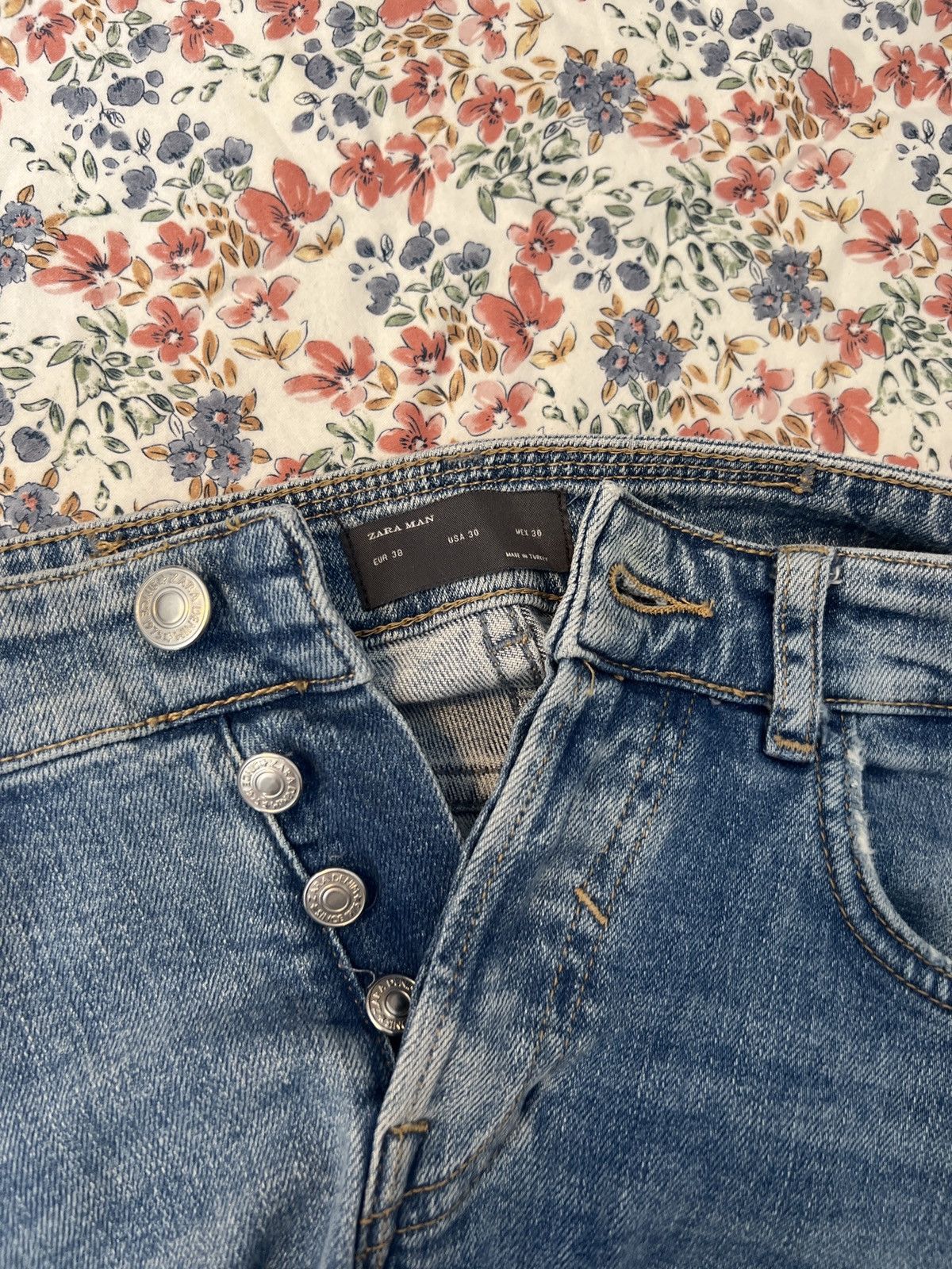Zara Zara rose embroidered jeans Size US 30 / EU 46 - 3 Thumbnail