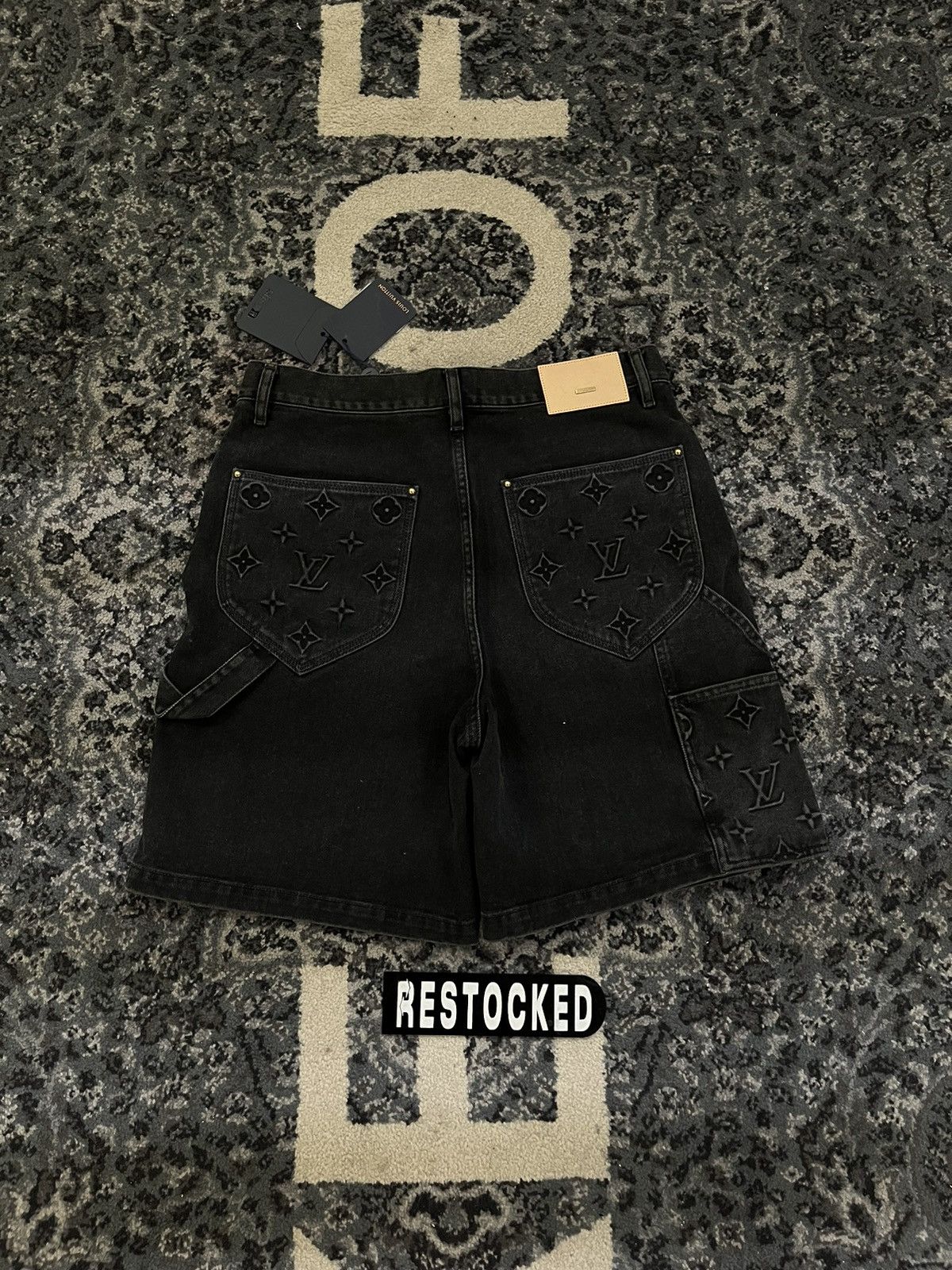 Louis Vuitton NEW LV EXCLUSIVE BLACK CARPENTER SHORTS Size US 31 - 2 Thumbnail