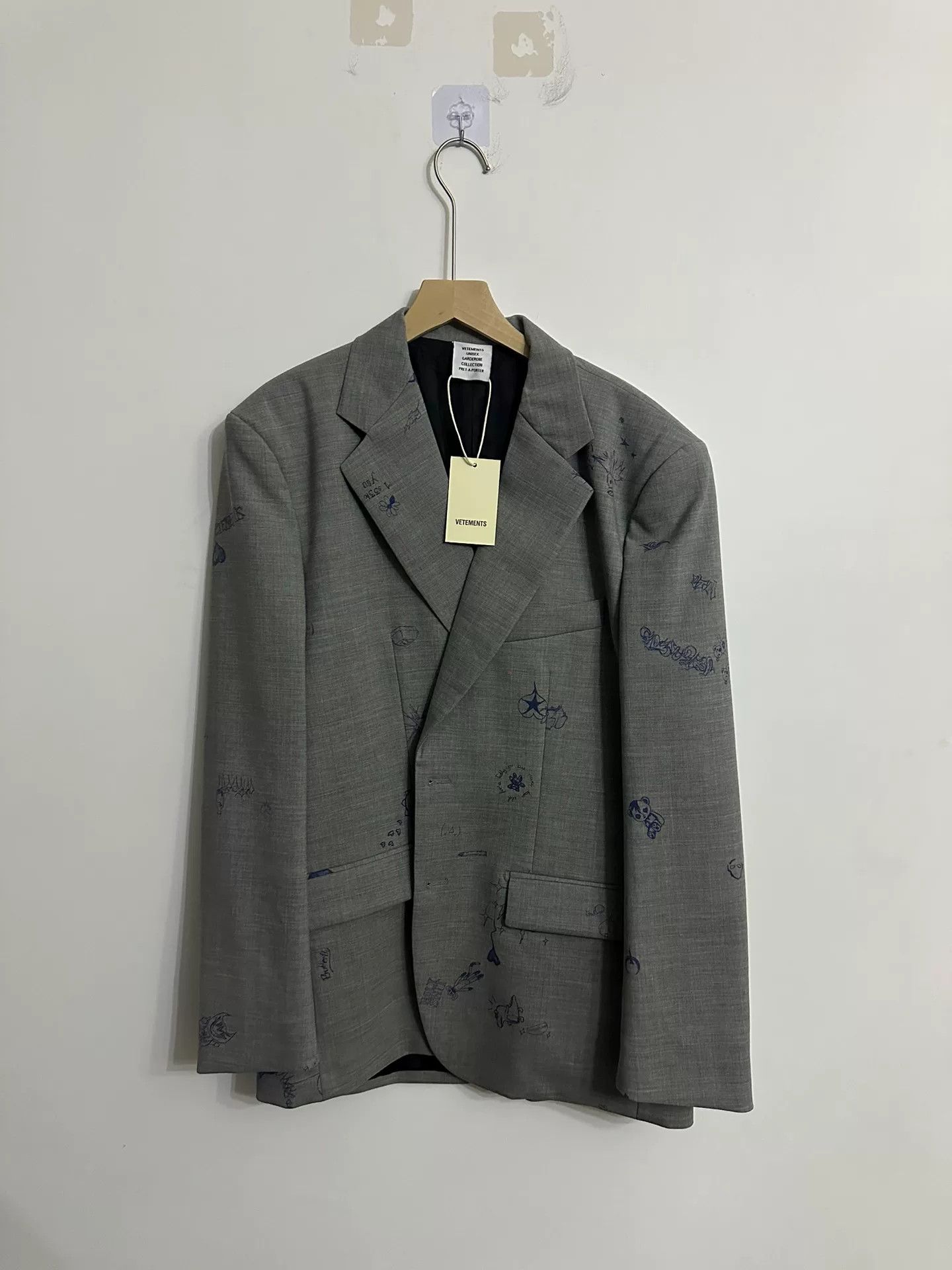 Vetements vetements graffiti print blazer in gray Size US XS / EU 42 / 0 - 1 Thumbnail