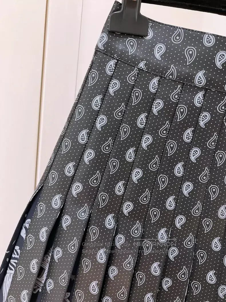 Other Hermes Silk and Leather Printed Pleated Skirt Size 42" / US 20 - 3 Thumbnail