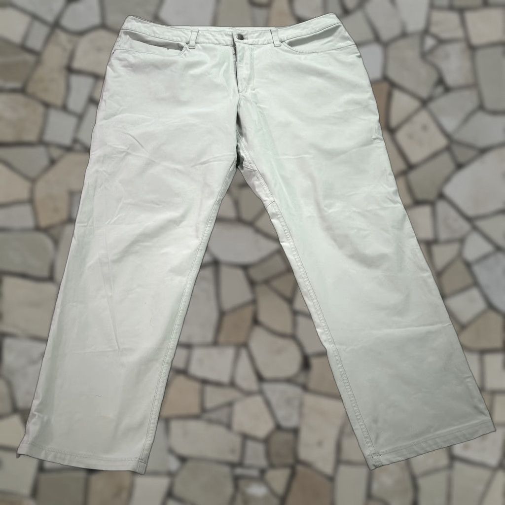 Lululemon Lululemon Pants Mens 36 Gray ABC Classic Warpstreme Chino LM5ADCS Pants Mens 36 Gray Regular Straight Front Pockets Casual Zip Womens? Size US 36 / EU 52 - 1 Thumbnail