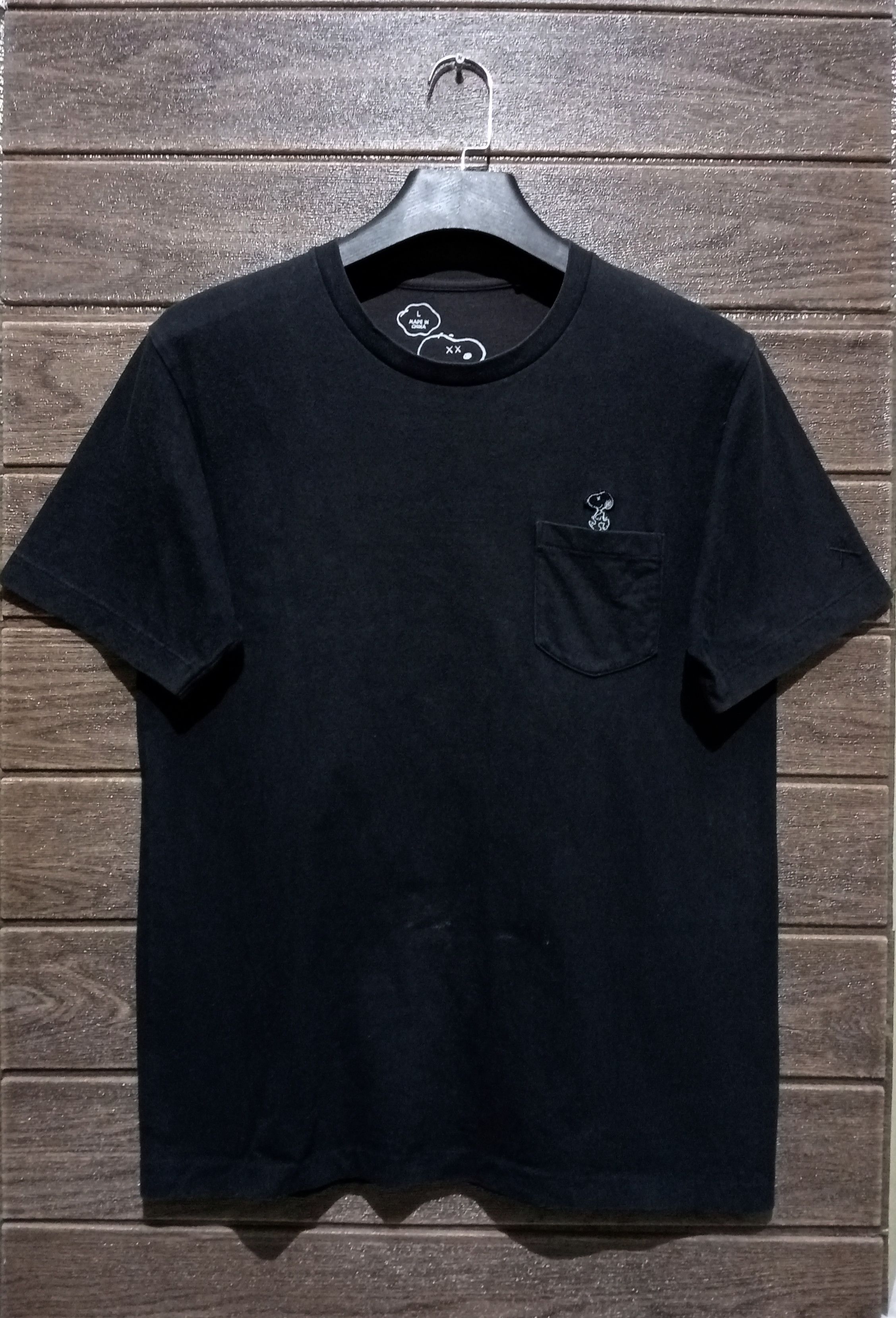 Kaws × Peanuts KAWS X Peanuts Uniqlo Single Pocket Single Stitch Tee Size US M / EU 48-50 / 2 - 1 Thumbnail