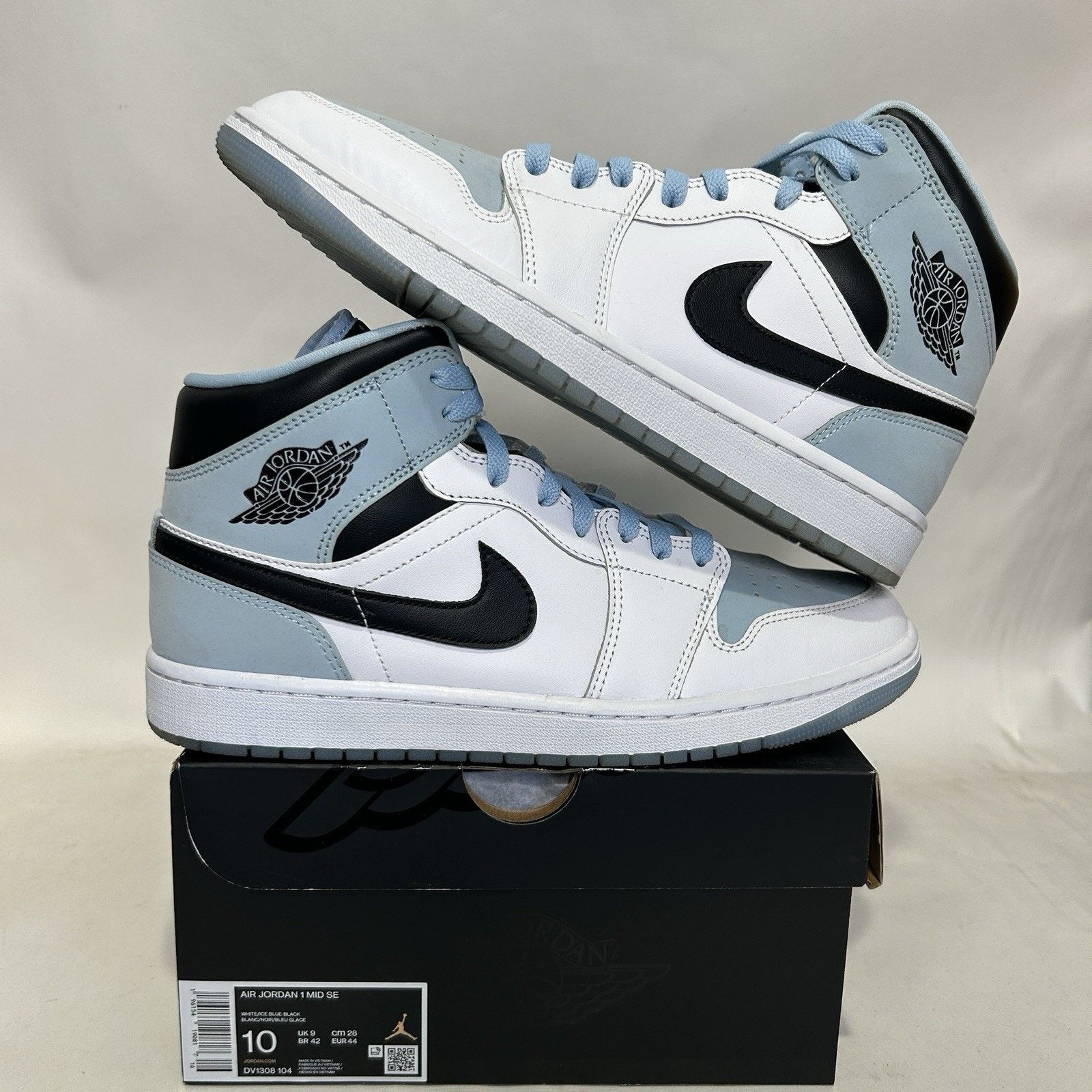 Nike Nike Air Jordan 1 Mid SE “White Ice Blue” Size US 10 / EU 43 - 1 Thumbnail