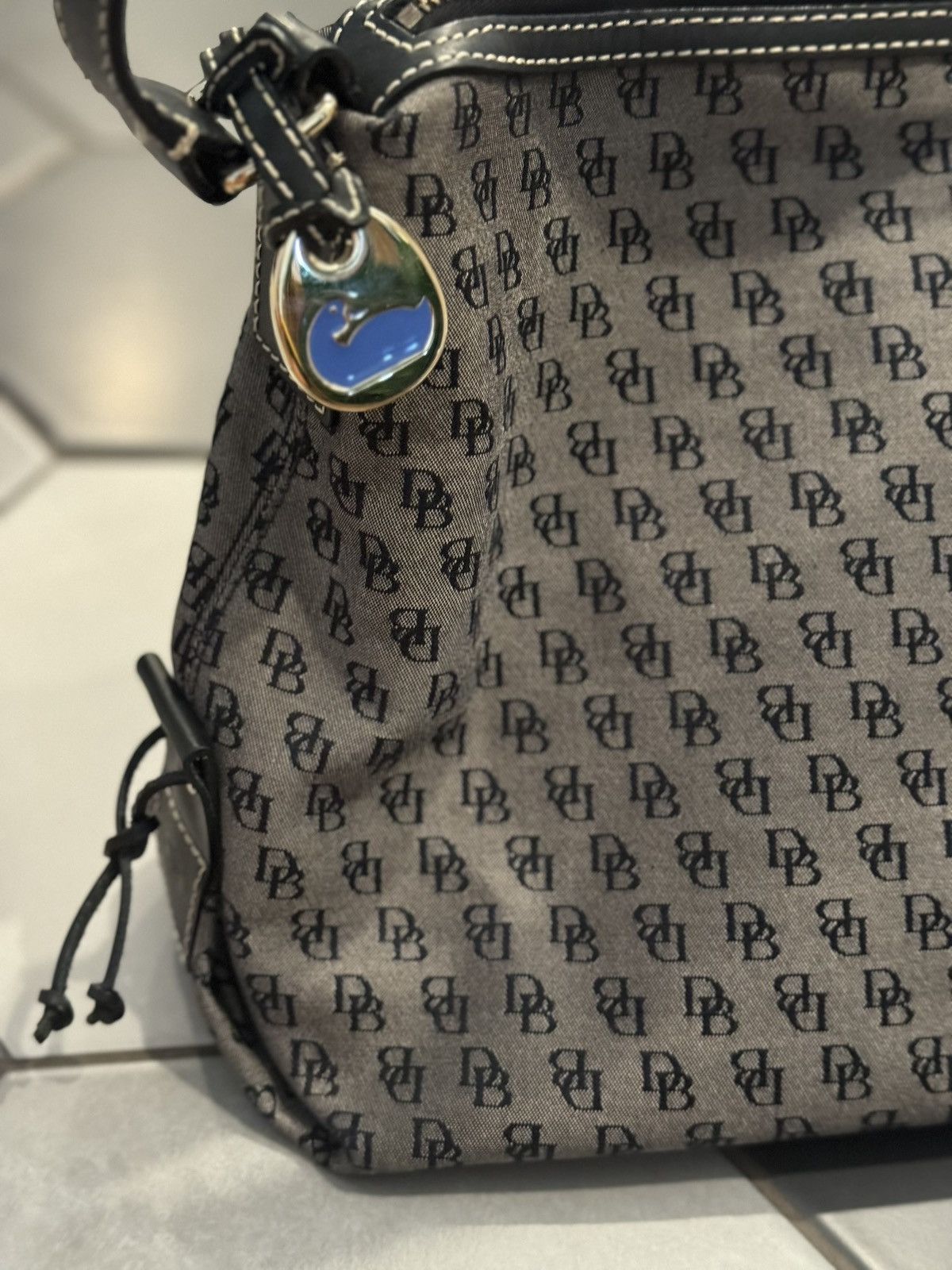 Dooney & Bourke Vtg Dooney & Bourke Signature Canvas Leather Shoulder Bag Size ONE SIZE - 3 Thumbnail