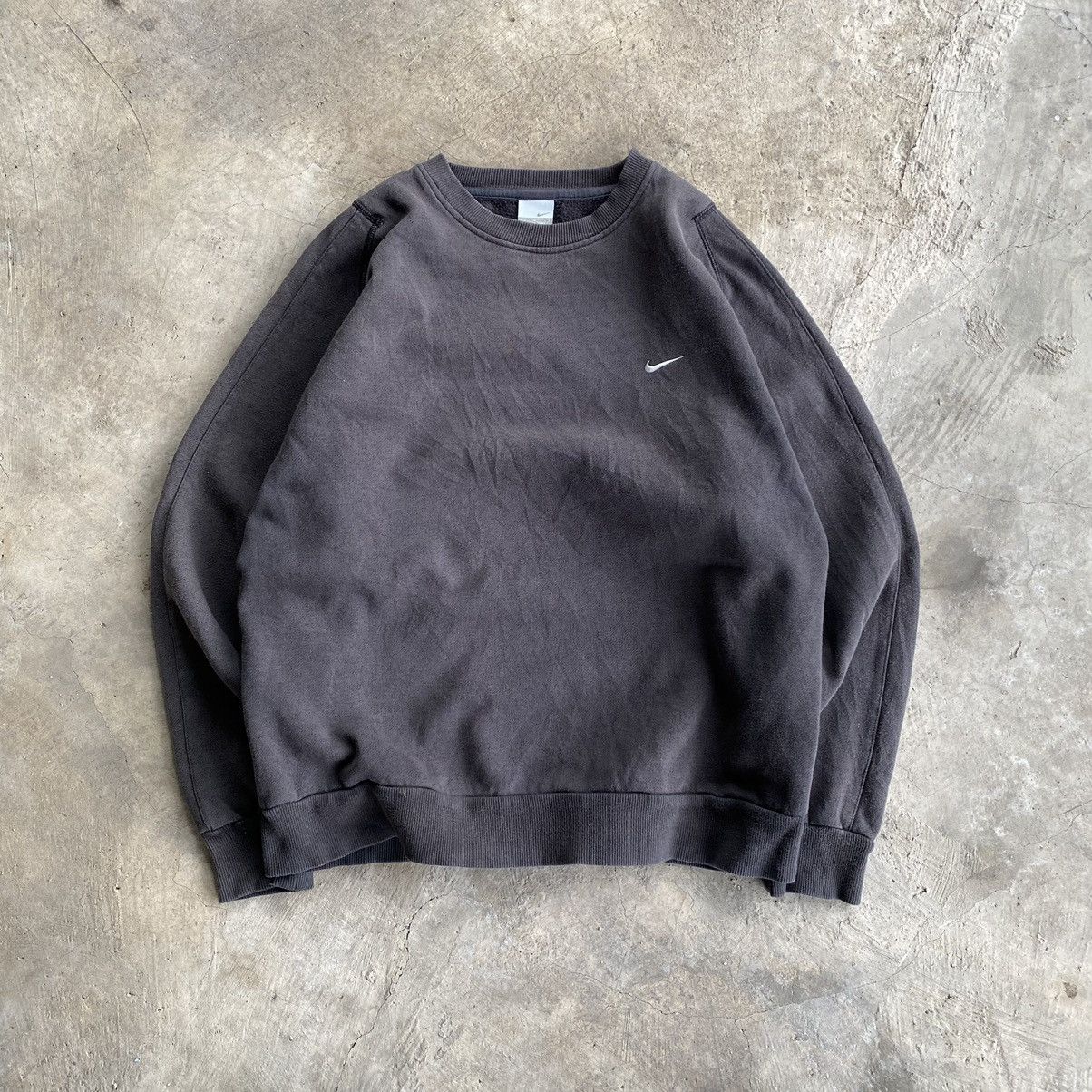 Nike NIKE Swoosh Essential Crewneck Sweatshirt Size US L / EU 52-54 / 3 - 1 Thumbnail