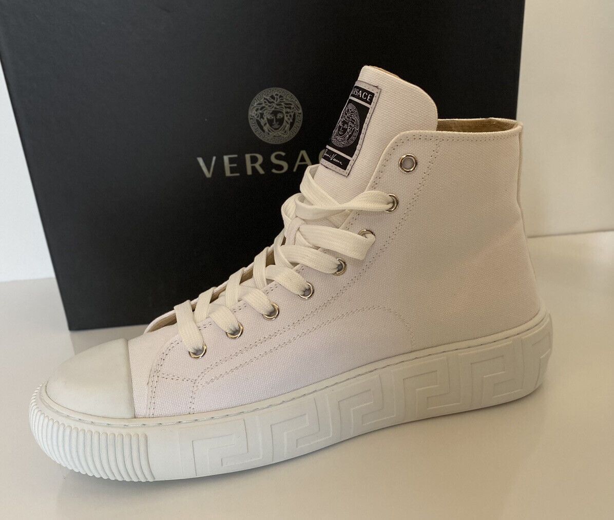 o1bs11s0923 Sneakers in White