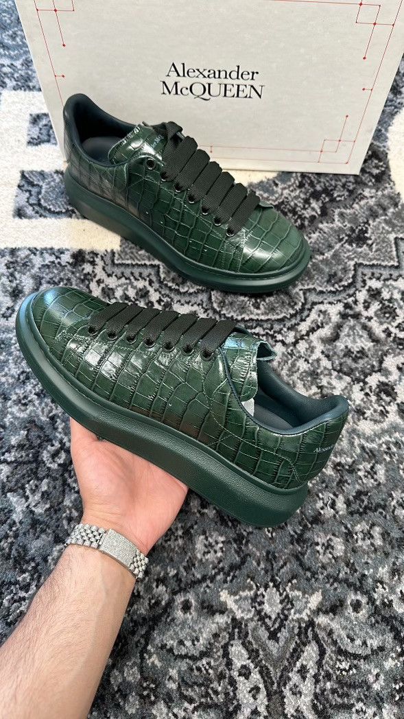 image of Alexander Mcqueens Size 9Us/42Eu Shoes in Green, Men's