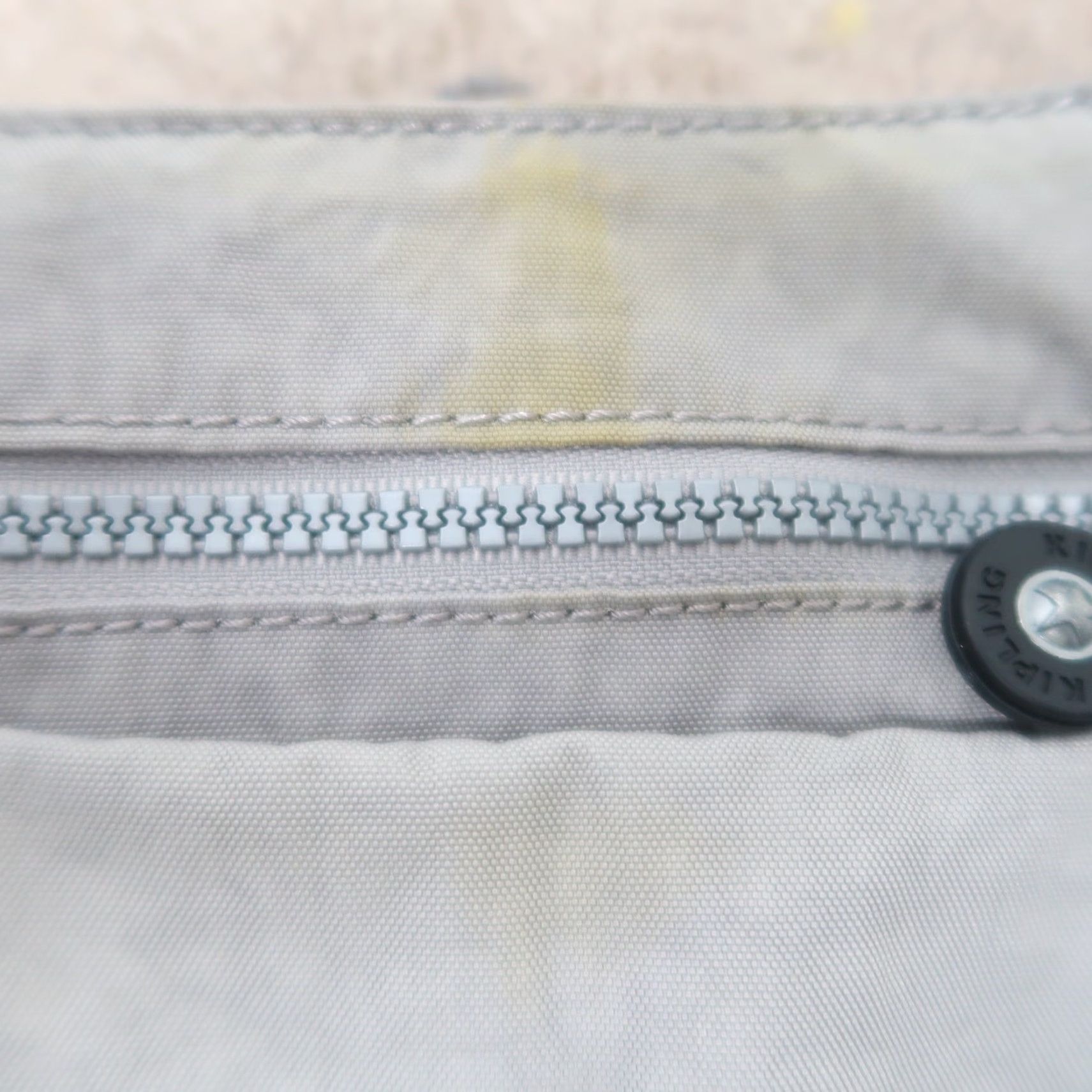 Vintage Kipling Crossbody Bag Purse Small Nylon Gray Zip Closure Women Casual Size ONE SIZE - 5 Thumbnail